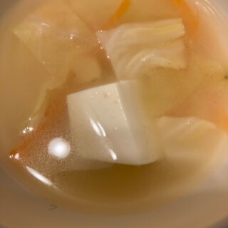 キャベツとにんじんと豆腐の味噌汁